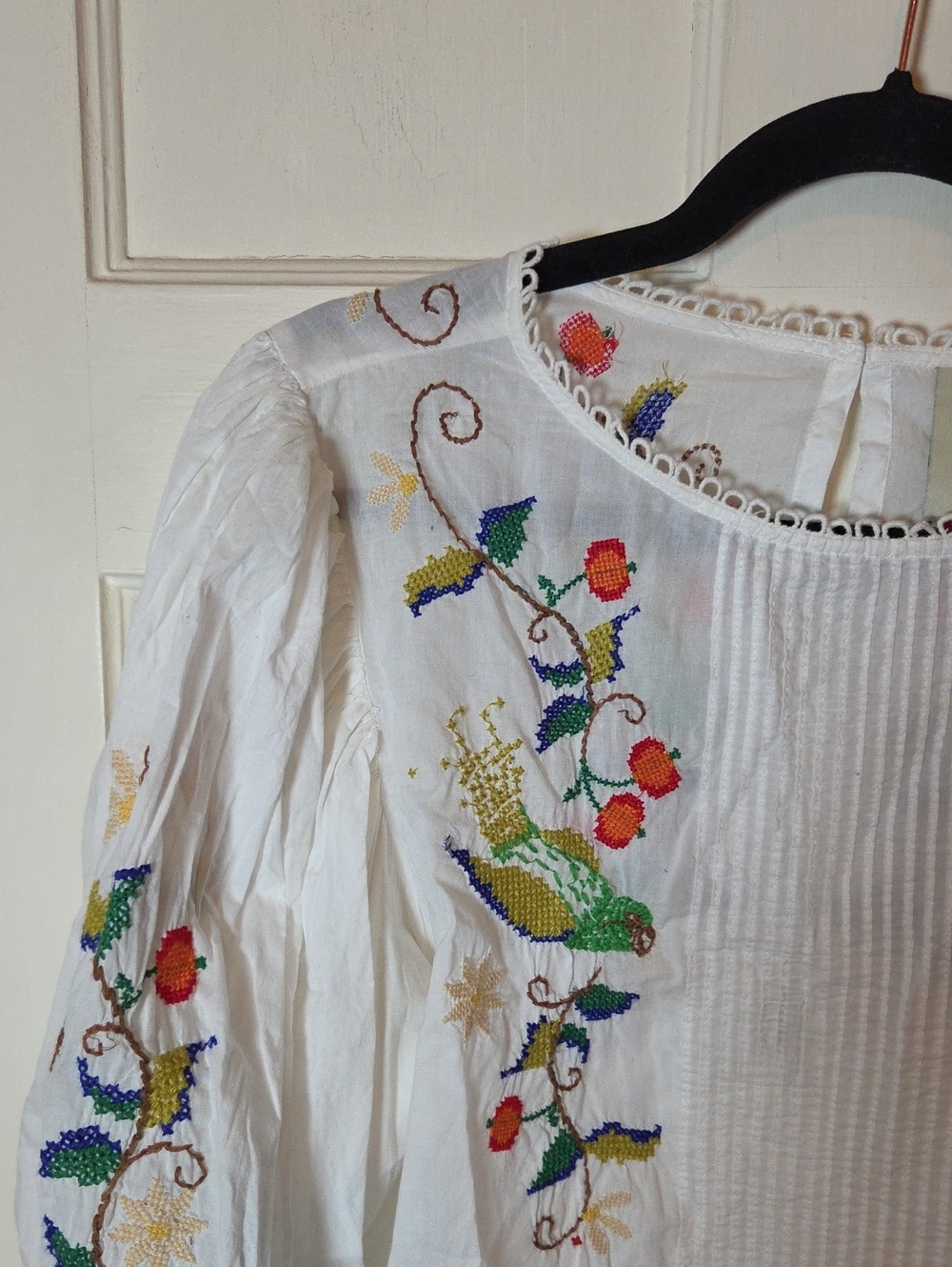 FARM Rio Pitanga Embroidered Blouse In White Multi Color Embroudery Size Large - Picture 8 of 16